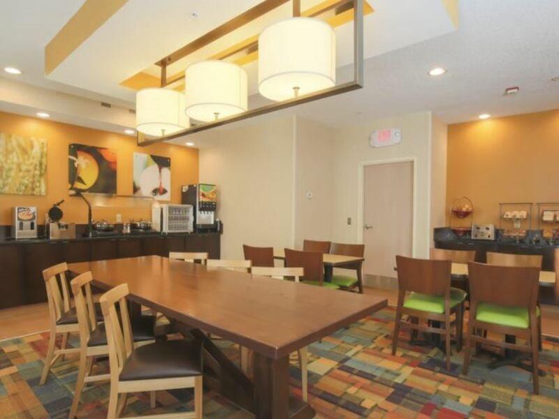 Hotel Baymont By Wyndham Tulsa Esterno foto