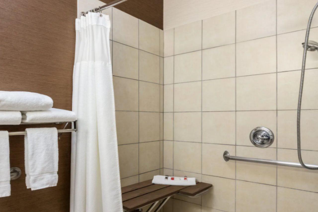 Hotel Baymont By Wyndham Tulsa Esterno foto