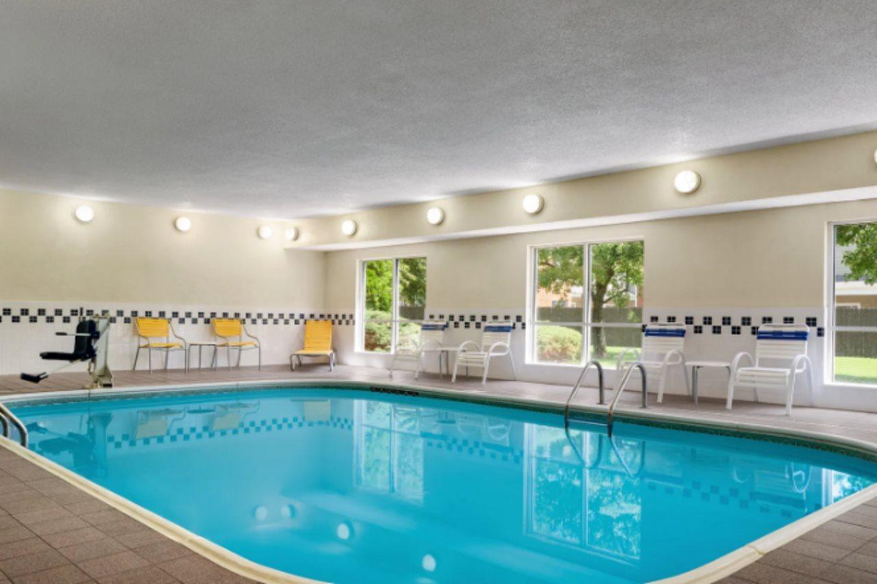Hotel Baymont By Wyndham Tulsa Esterno foto