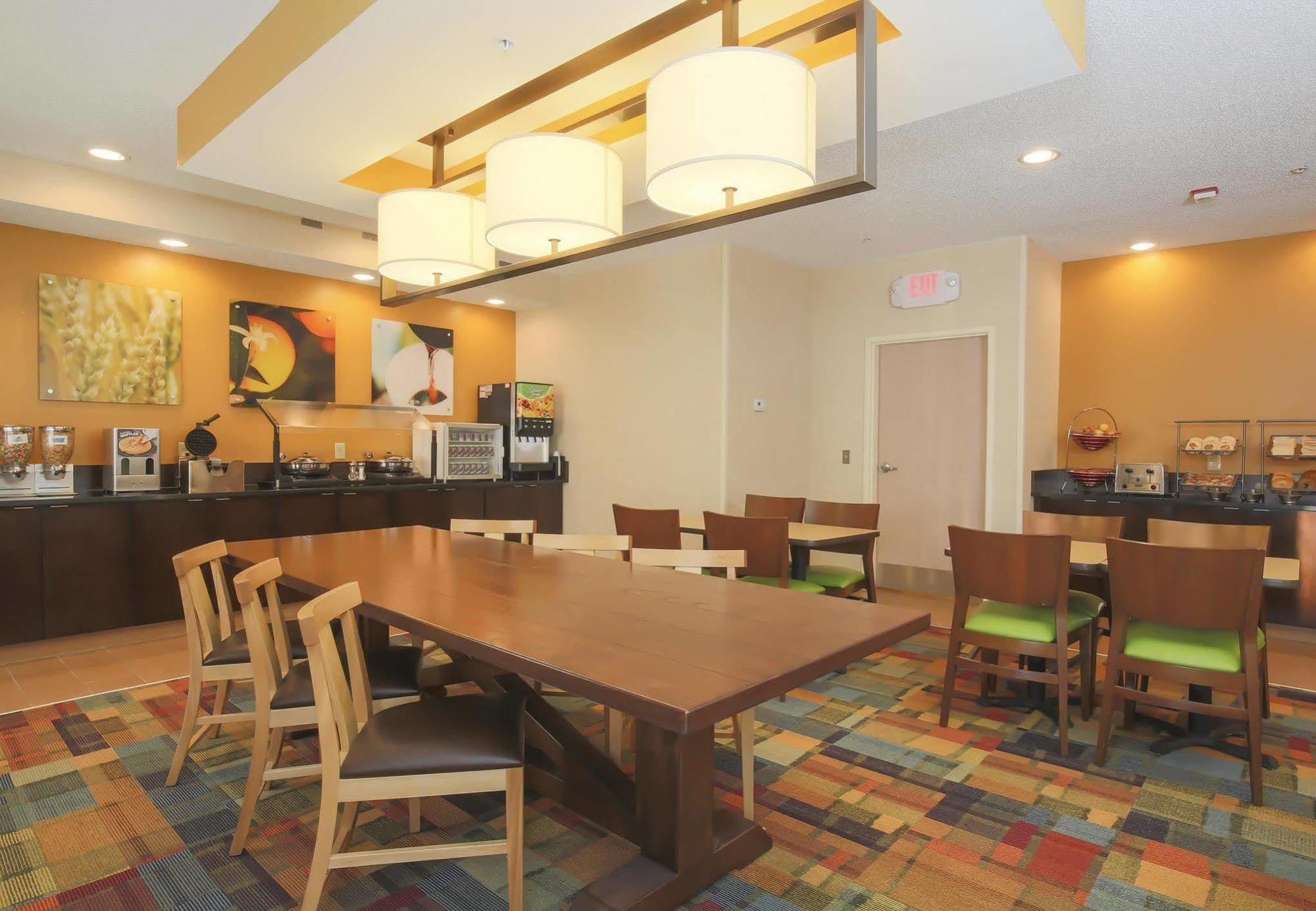 Hotel Baymont By Wyndham Tulsa Esterno foto