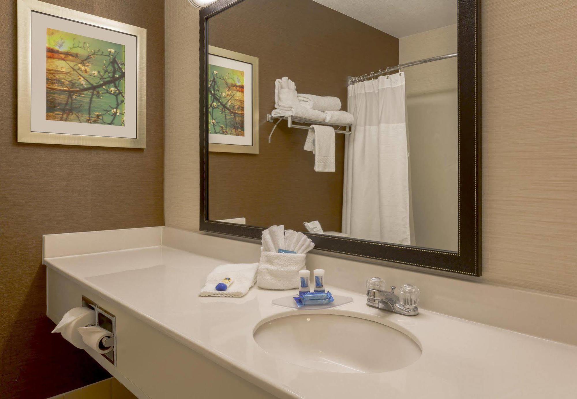 Hotel Baymont By Wyndham Tulsa Esterno foto