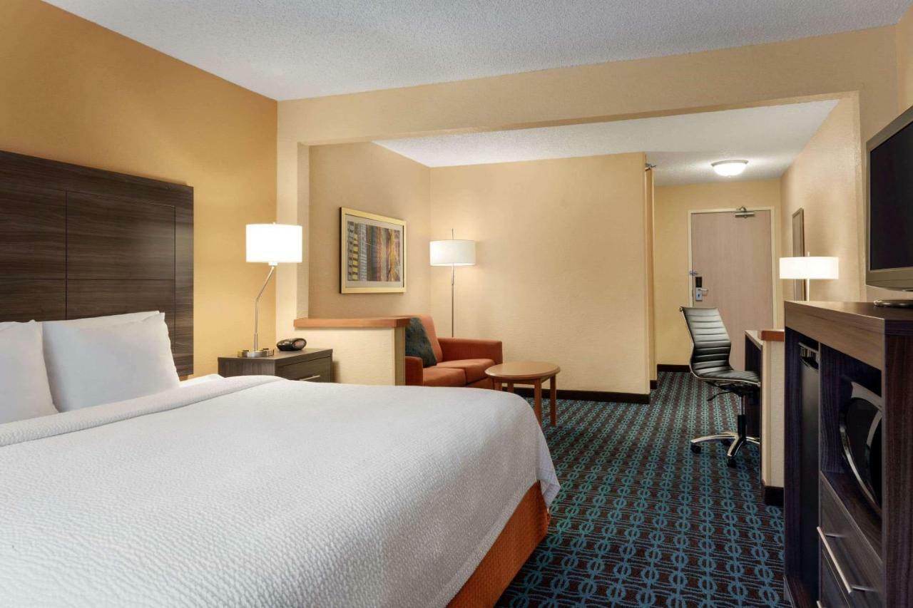 Hotel Baymont By Wyndham Tulsa Esterno foto