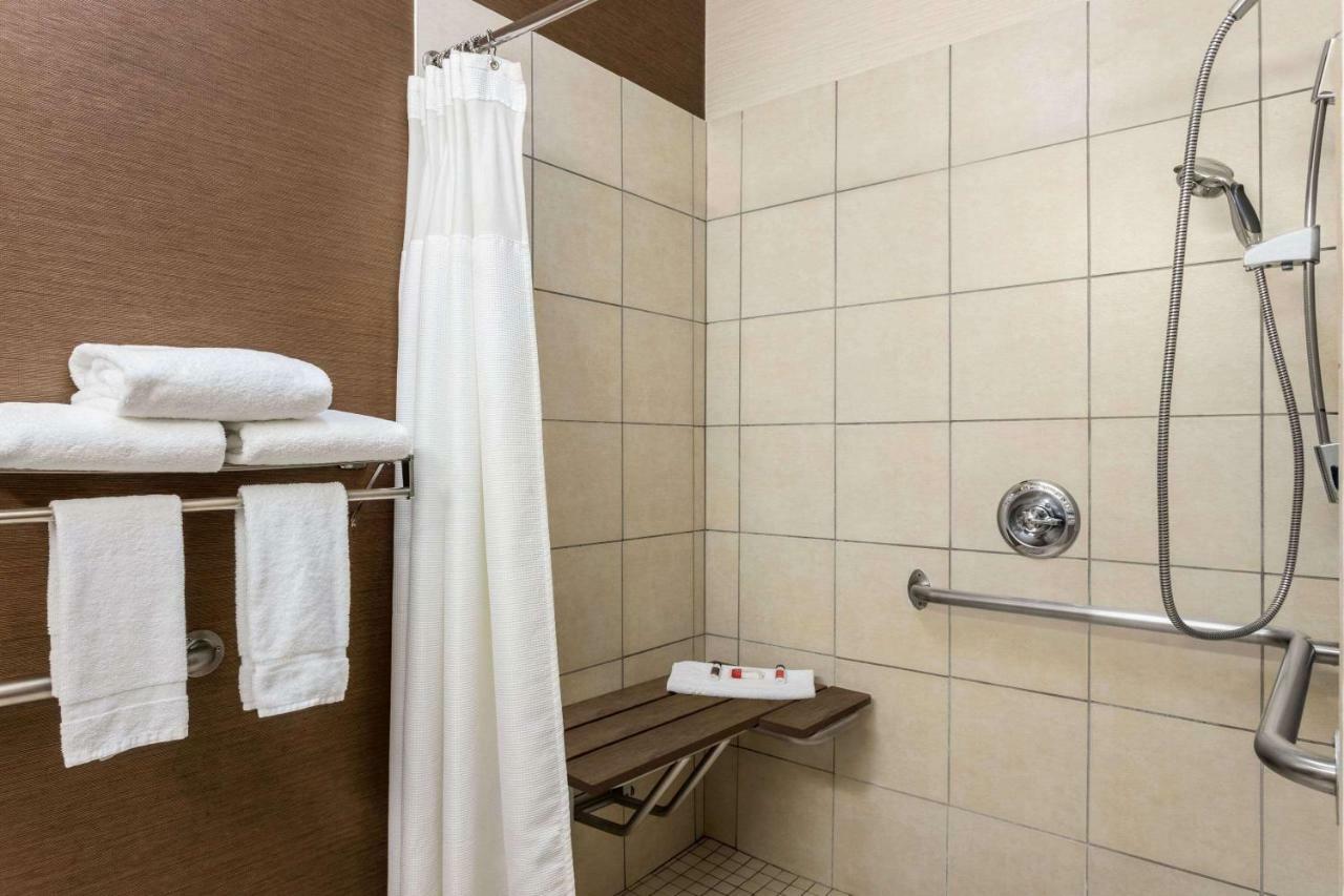 Hotel Baymont By Wyndham Tulsa Esterno foto
