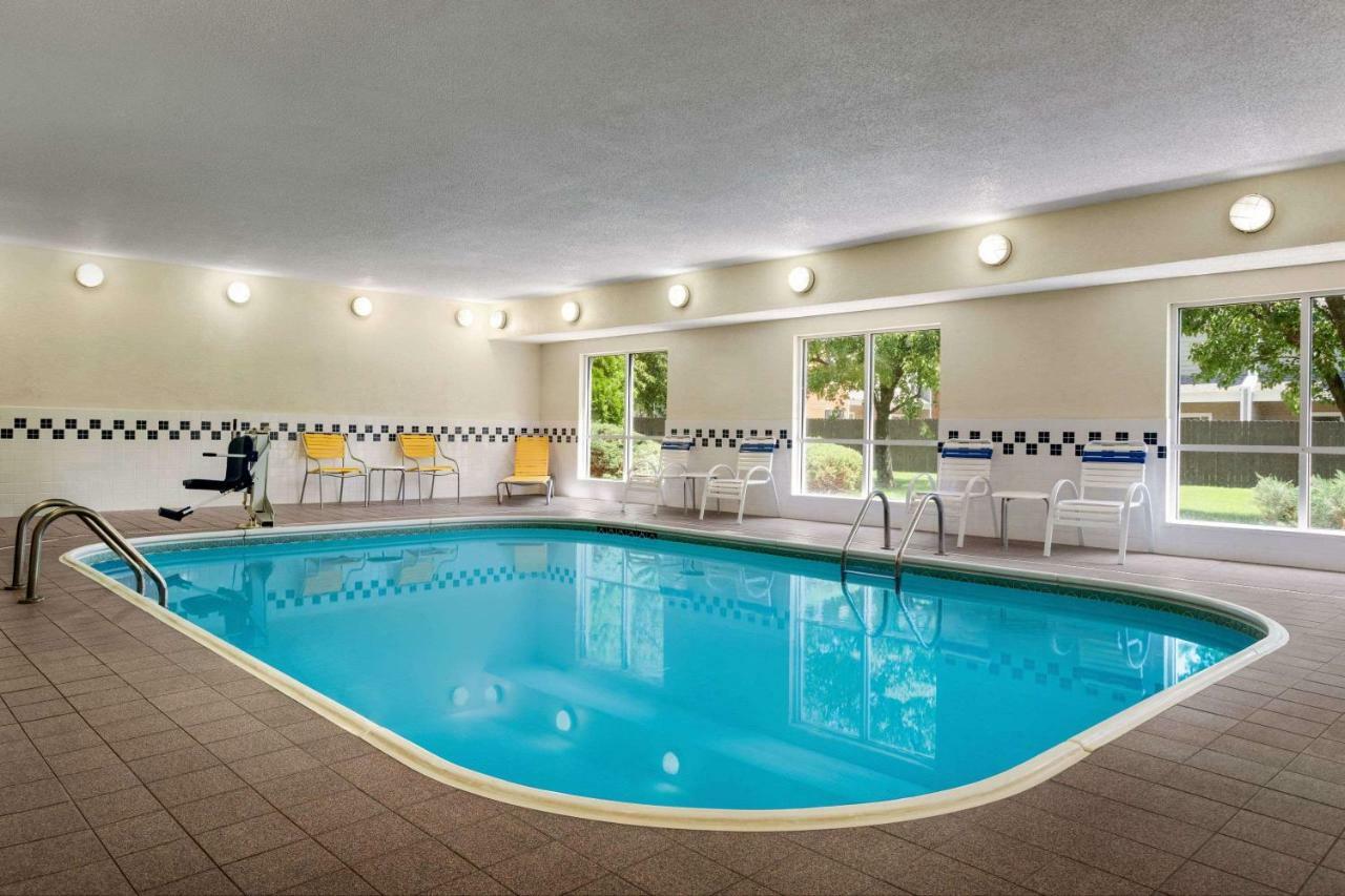 Hotel Baymont By Wyndham Tulsa Esterno foto