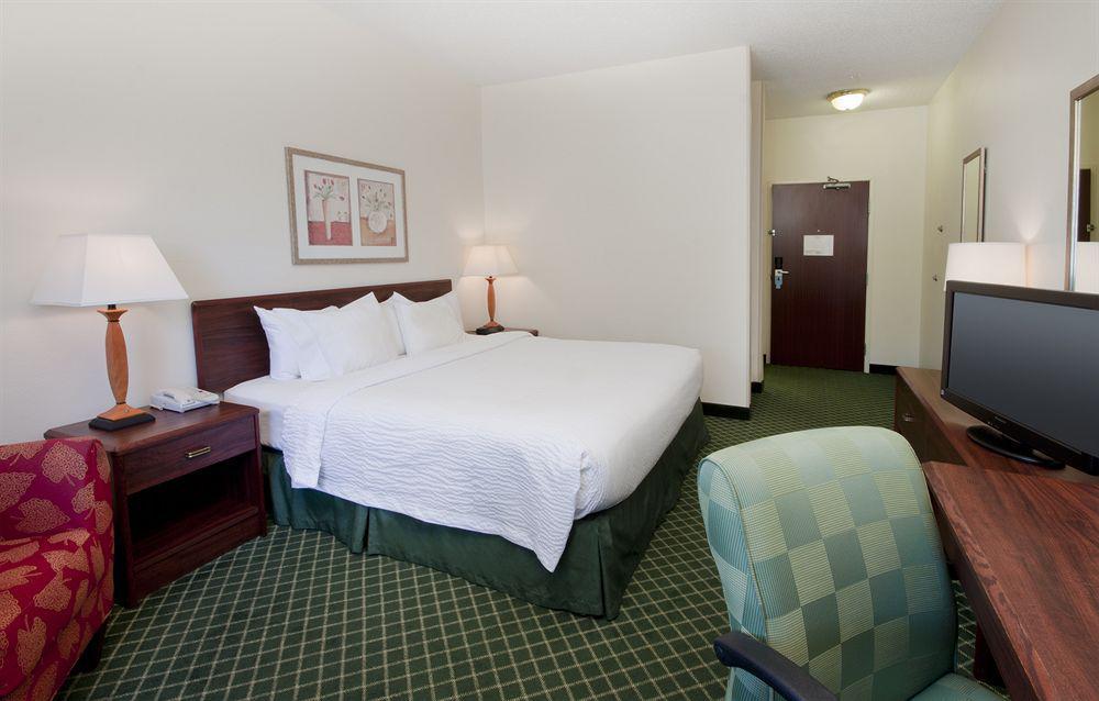 Hotel Baymont By Wyndham Tulsa Esterno foto